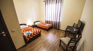 Гостевой дом Smart People Eco Hotel Краснодар Комната улучшенная с 2 односпальными кроватями-6