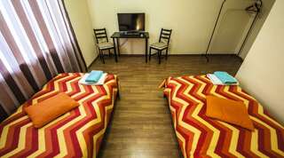 Гостевой дом Smart People Eco Hotel Краснодар Комната улучшенная с 2 односпальными кроватями-9